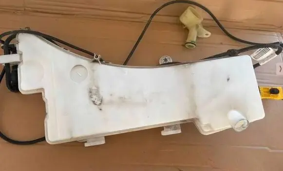 Peugeot 3008 II Windshield washer fluid reservoir/tank 9810819180