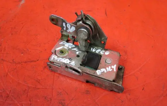 Iveco Daily 3rd gen Sliding door lock 500329770