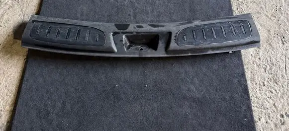 Dodge Durango III Trunk/boot sill cover protection 100981020BLR