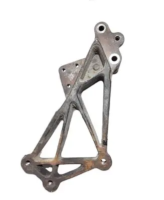 Engine mounting bracket