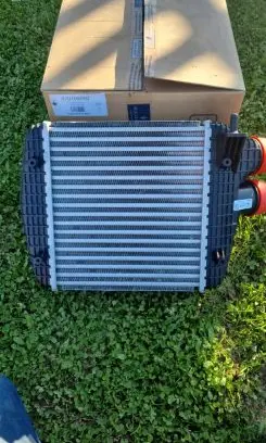 Maserati Quattroporte Intercooler radiator 670109550pmi 670109550 LL012002