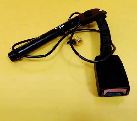 Mazda 121 Front seatbelt buckle 912302B