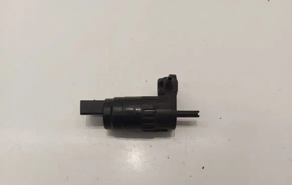 Volkswagen PASSAT B8 Windscreen/windshield washer pump 1K6955651