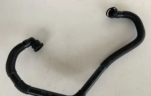 Audi Q7 4M Breather hose/pipe 4M0133817J