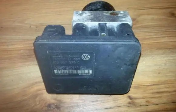 Volkswagen Golf IV ABS Pump 1C0907379C 1J061117E