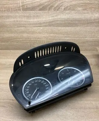 Speedometer (instrument cluster)