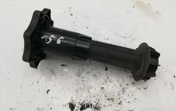 Audi A6 S6 C6 4F Spare wheel bolt NOCODE
