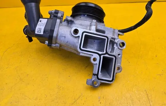 Mercedes-Benz E W213 Thermostat/thermostat housing A6542000115