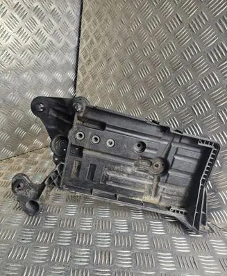 Skoda Superb B8 (3V) Battery tray 5Q0915321J 5Q0915331K