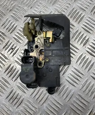 Alfa Romeo 156 Front door lock 18110242