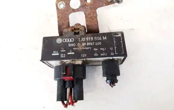 Coolant fan relay