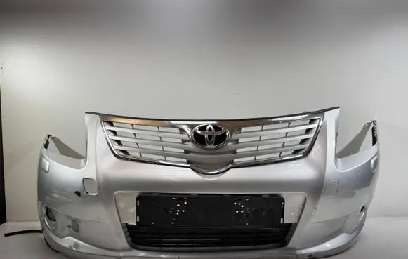 Toyota Avensis T270 Front bumper