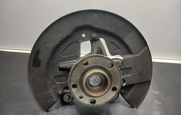 Front wheel hub