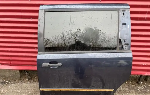 Chrysler Grand Voyager V Rear door