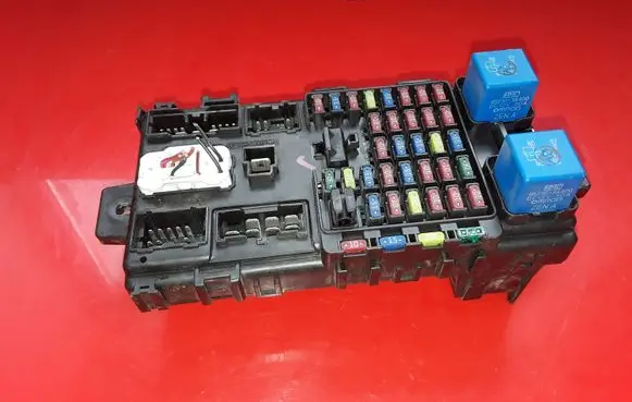 Hyundai Trajet Fuse module 04186D AK3704