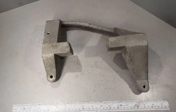 Engine mounting bracket