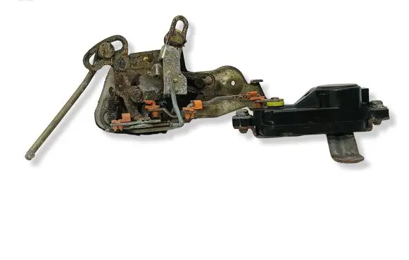 Mitsubishi 3000 GT Front door lock MB641157