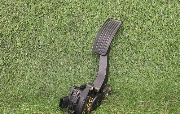 Nissan Pathfinder R52 Accelerator throttle pedal 180023JA3B 6PV93410103