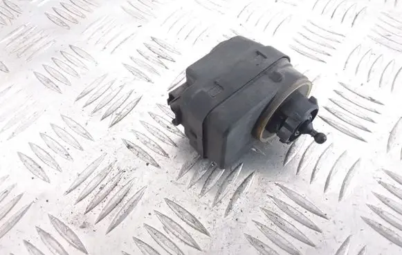 Headlight level adjustment motor