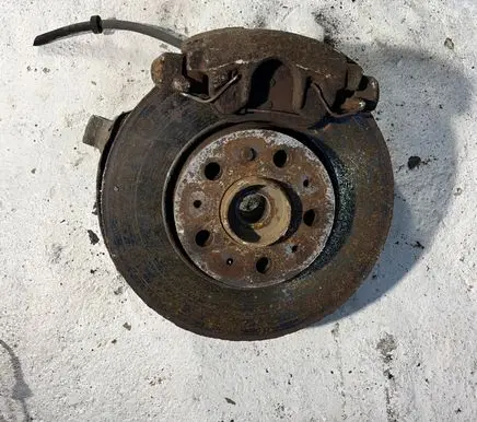 Volvo V70 Front wheel hub spindle knuckle 9461944