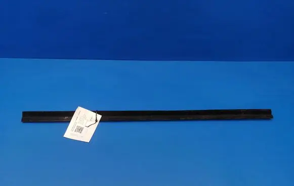 Mercedes-Benz S W126 Rubber seal front door window/glass 