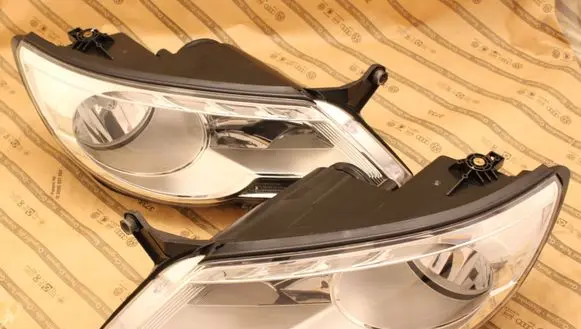 Volkswagen Tiguan Headlights/headlamps set 