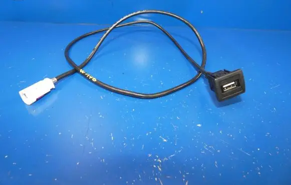 Mercedes-Benz A W176 USB socket connector A1178200315