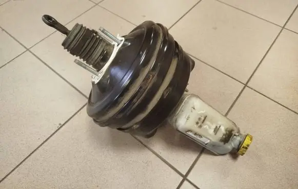 Chrysler Town u0026 Country V Brake booster 32049131