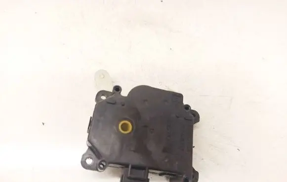 Toyota Avensis T250 Air flap motor/actuator 0637008680