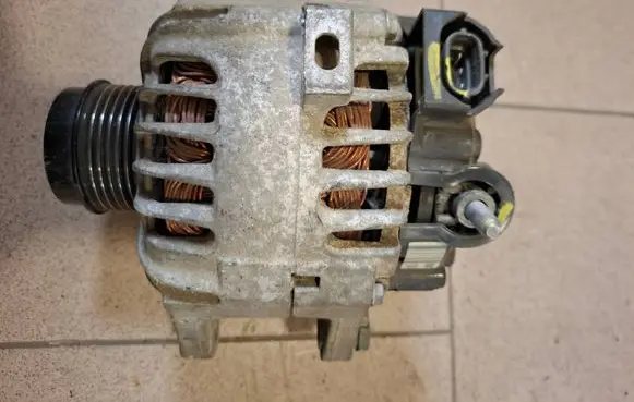 Hyundai ix20 Generator/alternator 37300-2B760