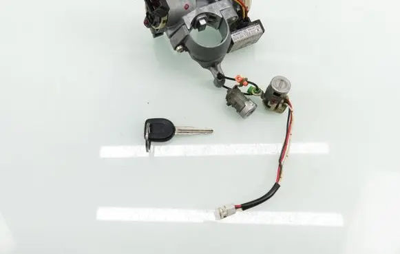 Mitsubishi Pajero Pinin Ignition lock MR3299406 SLM7