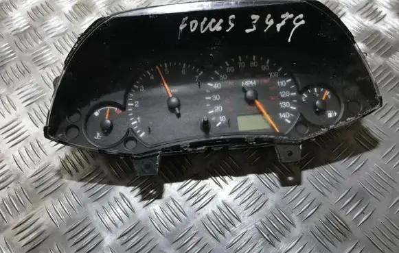 Ford Focus Speedometer (instrument cluster) 98ap10841bc 98ap-10841-bc