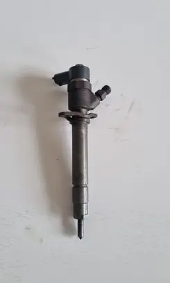 Volvo S60 Fuel injector 8658352