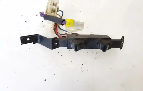 Nissan Primera Electric window control switch