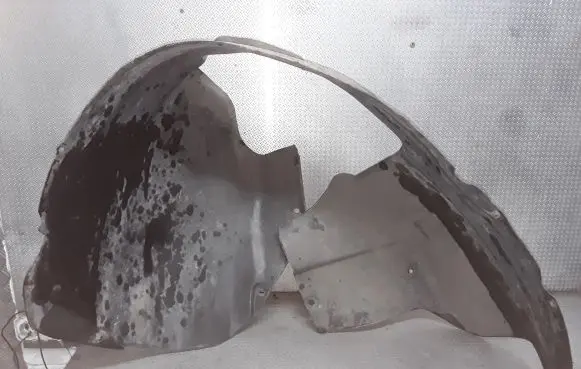 Front wheel arch liner splash guards