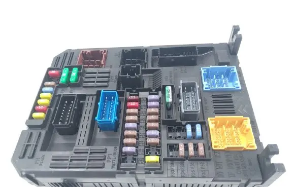 Peugeot Partner III Fuse box set 983070768000