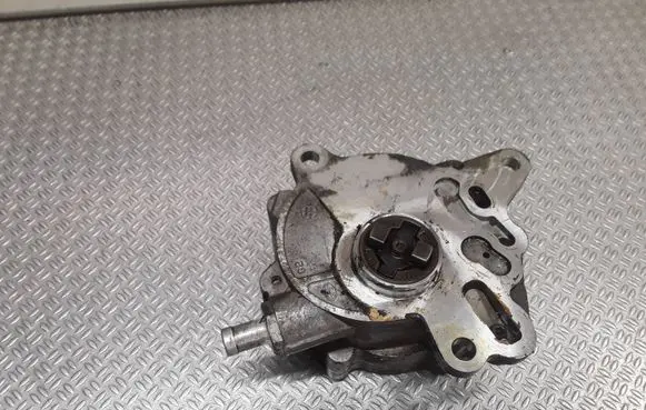 Volkswagen PASSAT B6 Vacuum pump 