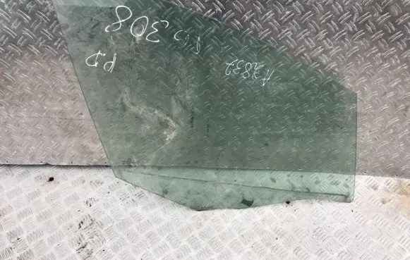 Peugeot 308 Front door window glass four-door