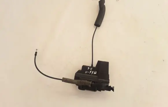 Renault Megane III Rear door lock 825020025R