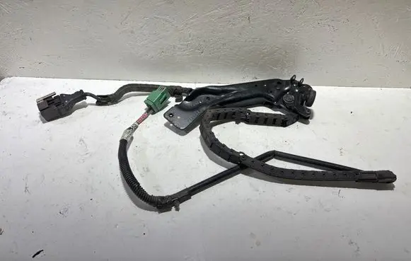 Chrysler Voyager Sliding door lower roller guide/hinge 4125412 V298979