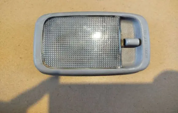 Toyota Avensis T220 Front seat light 8124005030