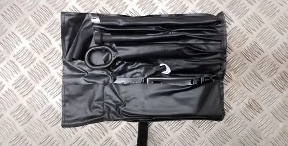 Audi Q5 SQ5 Tool set 8K0805615 7L0860321A