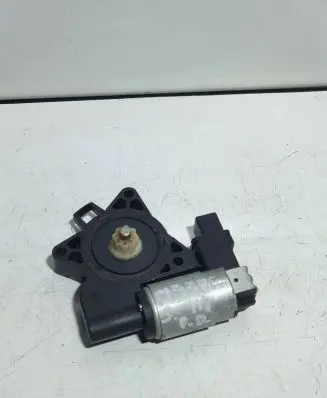 Mazda 3 I Rear door window regulator motor GJ6A5858X TD775527 CM011730