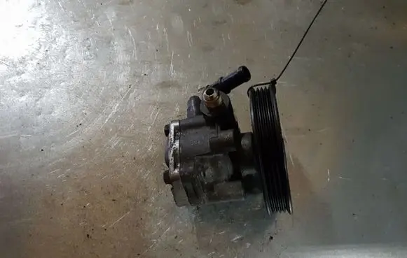 Suzuki Baleno EG Power steering pump 