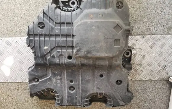 Peugeot 5008 AdBlue liquid reservoir 9807475680