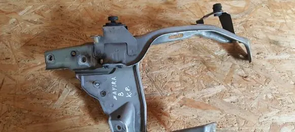Opel Zafira B Headlight/headlamp mounting bracket