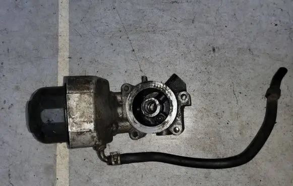 Nissan Navara D40 Oil filter mounting bracket
