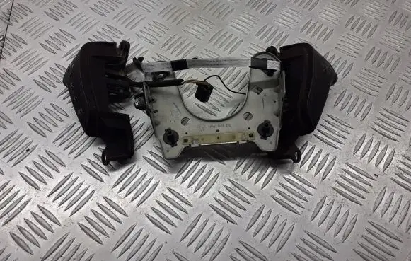 Toyota Avensis Verso Steering wheel buttons/switches 