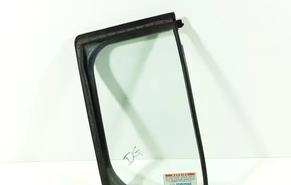 Rear vent window glass
