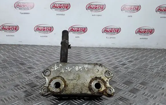 Volvo V70 Oil filter mounting bracket 8677974